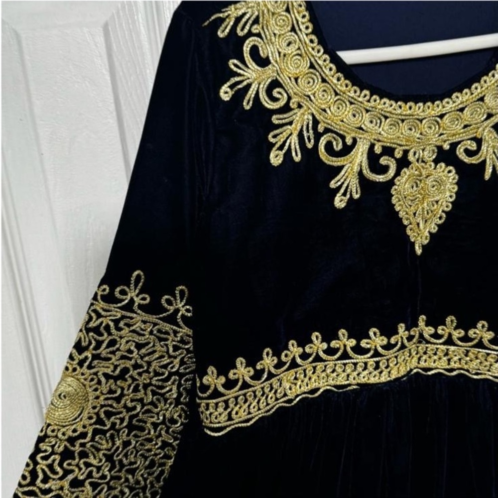 Afghane Dress - Picture 7 of 8
